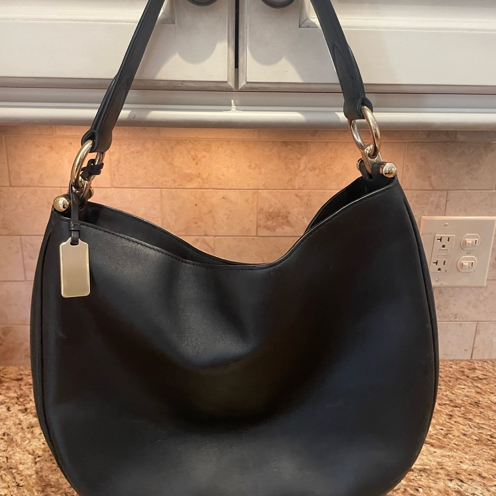 Women’s beautiful leather Coach Nomad Hobo purse